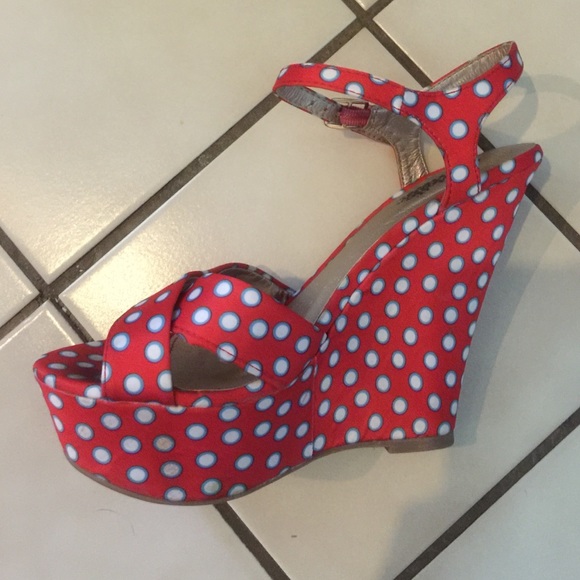 Polka dot wedges