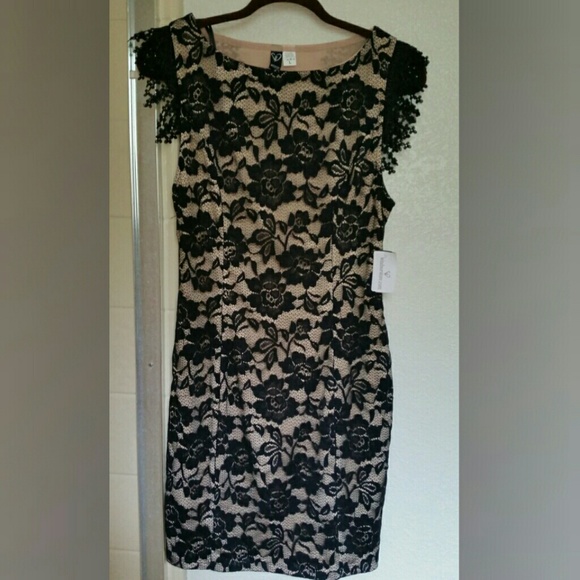 Nude and black lace dres - Picture 1 of 1