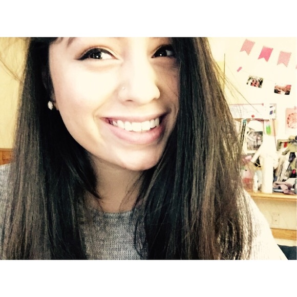 Meet Your Posher, Kristen! - Picture 3 of 3