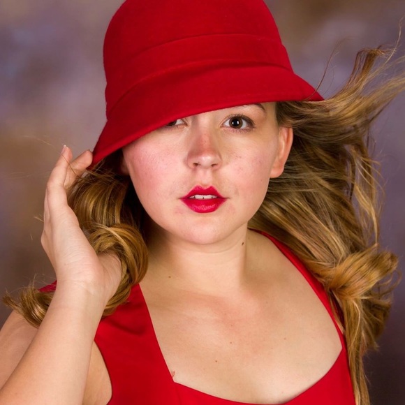 Meet your Posher, Lauren - Picture 1 of 1