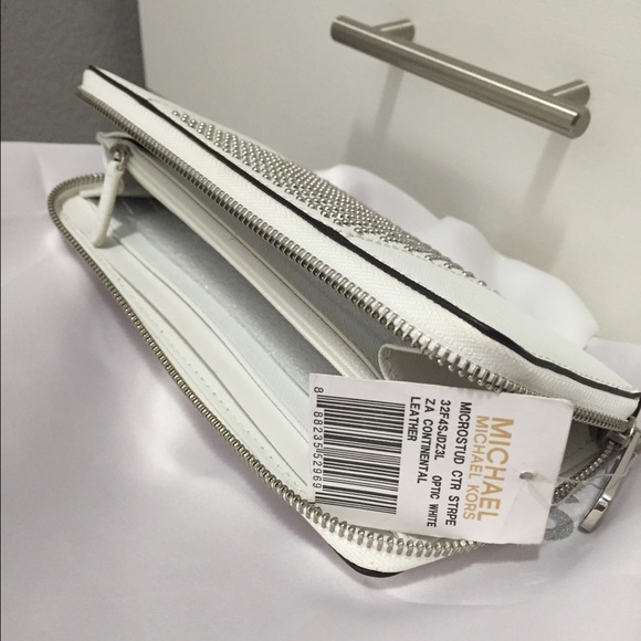 *SOLD* Michael Kors Wallet - Picture 2 of 4