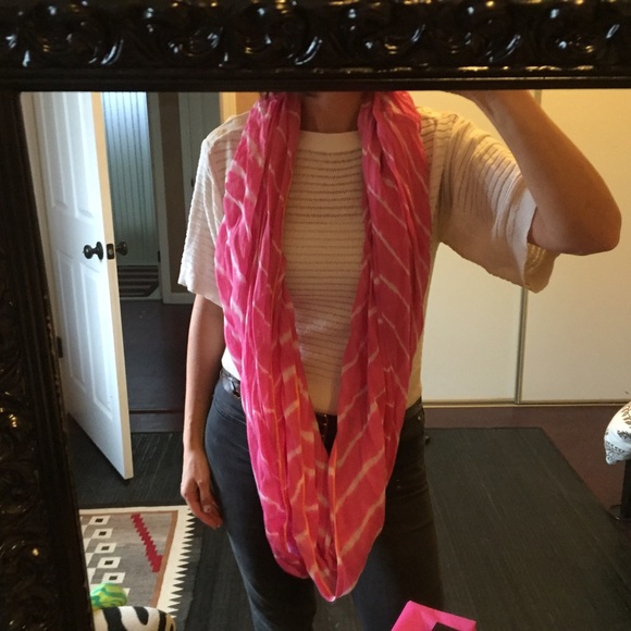 Pink infinity scarf - Picture 2 of 3