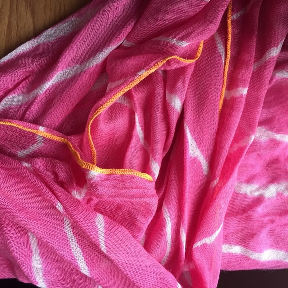 Pink infinity scarf - Picture 3 of 3