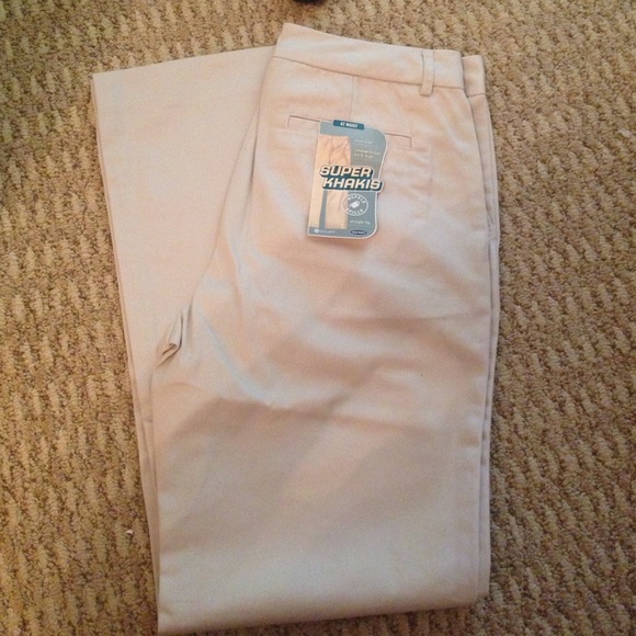 Old Navy khakis size 6 short