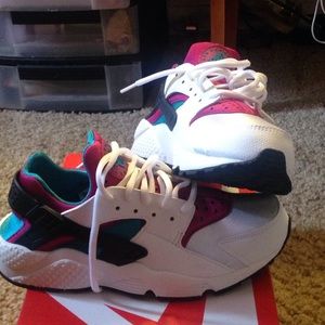 Nike Huaraches Never Worn