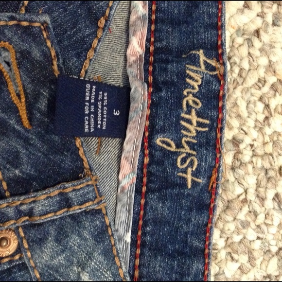 Distressed jeans - Picture 3 of 4