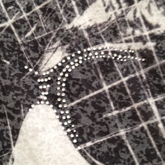 Large graphic tee - Picture 2 of 2