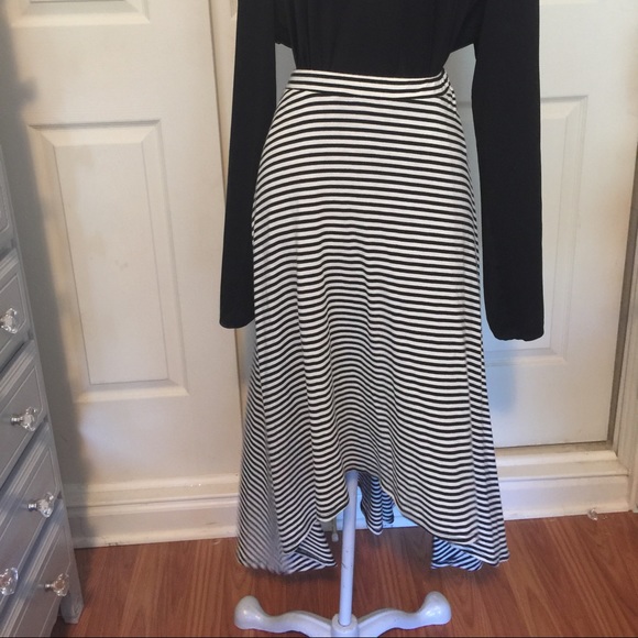 Dresses & Skirts - High/Low Striped skirt