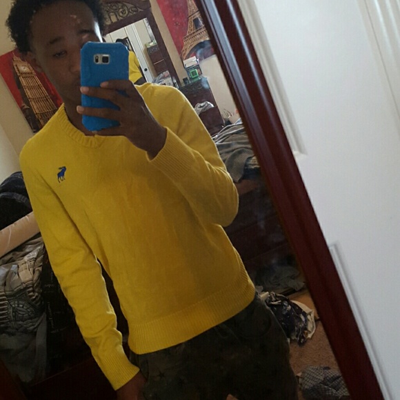 Abercrombie & Fitch sweater