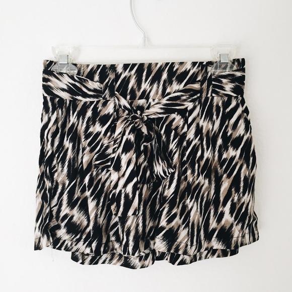 NET Flowy Printed Shorts - Picture 1 of 3