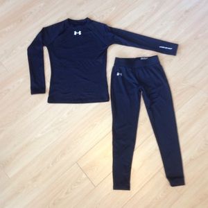 Under Armour cold gear top and bottom set.