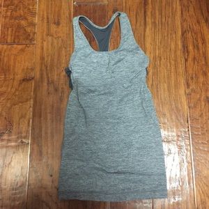 Lululemon tank size 6