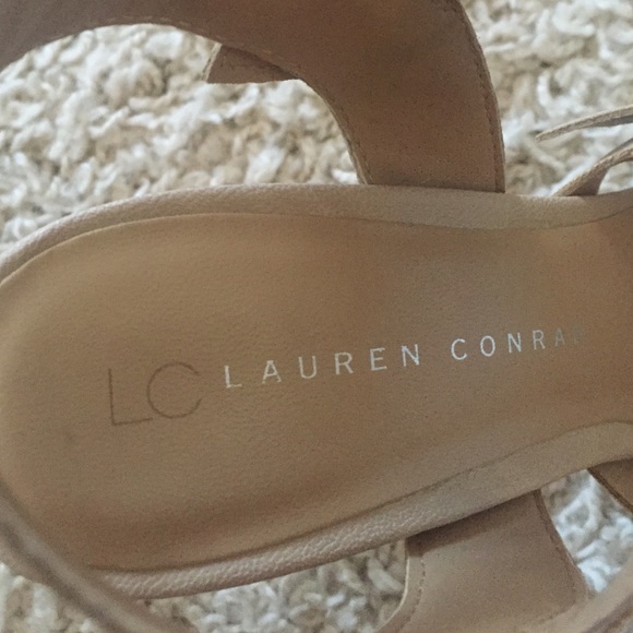 Beige heals - Picture 2 of 2