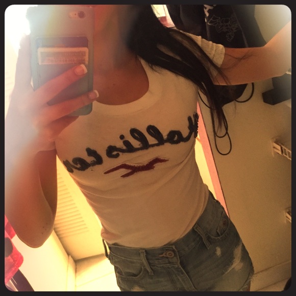 Sweet and simple hollister tee!