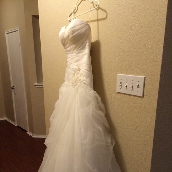 Casablanca Wedding Dress style 2109 - Picture 1 of 4