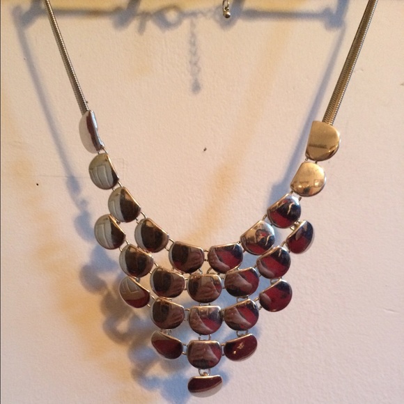 Express statement necklace