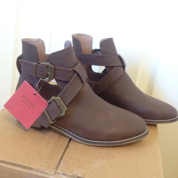 NWT Mossimo cut out ankle boots