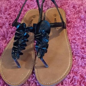 Black flat sandal