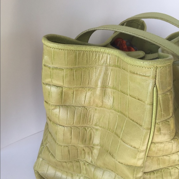 Leather tote, croc pattern, apple green. - Picture 2 of 4