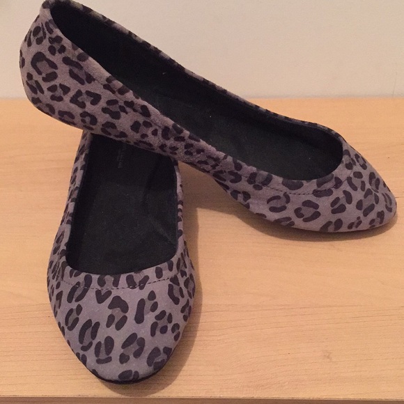 Ann Taylor flats gray-leopard