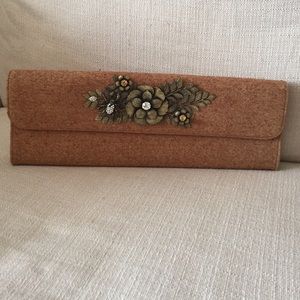 Clutch gold fabric w/antique gold accent pieces