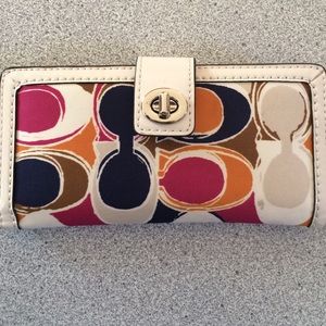 Coach Poppy Wallet ON SALE
