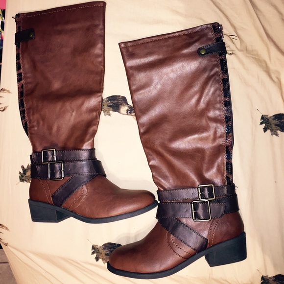 Super cute leather boots😍