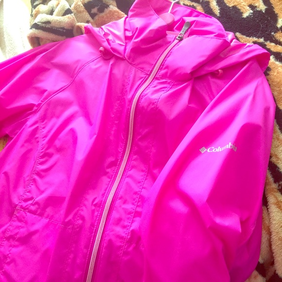 Medium Columbia rain jacket