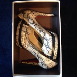 Size 8 snake high heels show dazzle brand