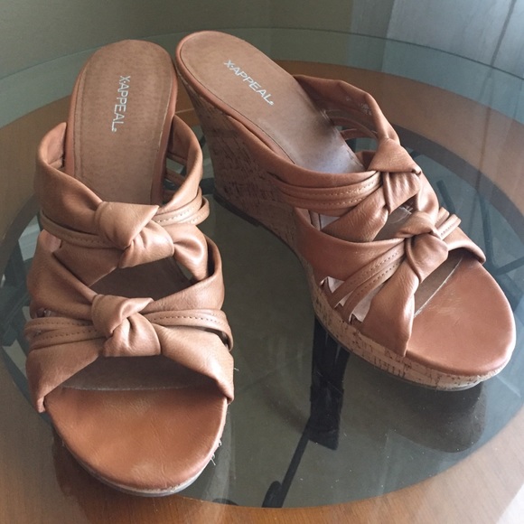 Knotted Wedges