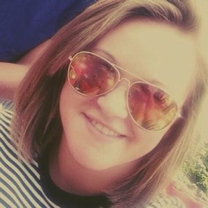 Meet your Posher, Abbey