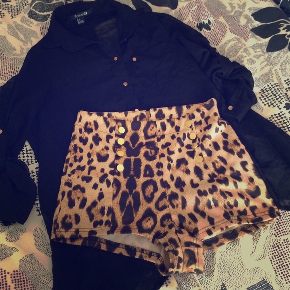 High waisted leopard shorts