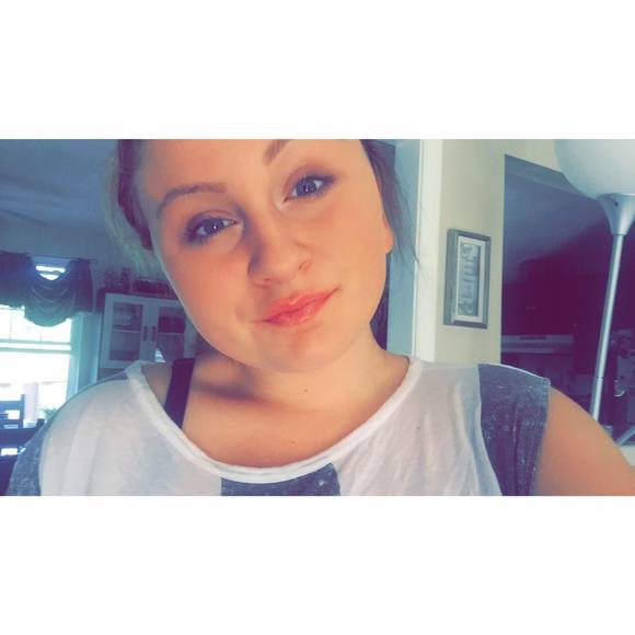 Meet your Posher, Kayla - Picture 1 of 1