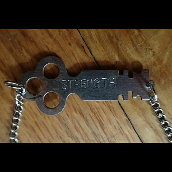 ❌SOLD❌ Giving Keys Triple Hole Key Bracelet - New - Picture 3 of 4