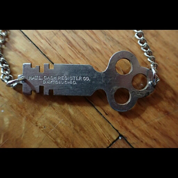 ❌SOLD❌ Giving Keys Triple Hole Key Bracelet - New - Picture 4 of 4
