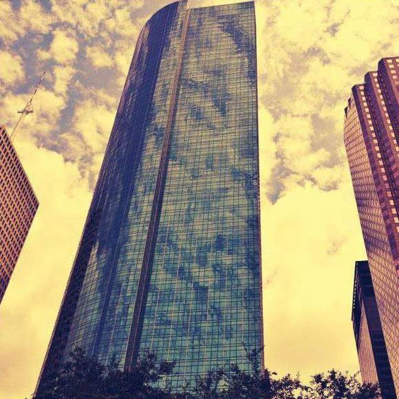 Meet your Posher, Gloria - Picture 2 of 4