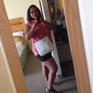 Meet your Posher, Marissa