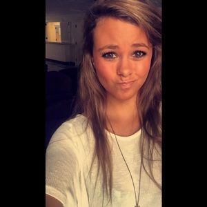 Meet your Posher, Olivia