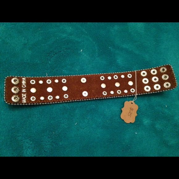 Western bling cowhide cuff bracelet! - Picture 4 of 4