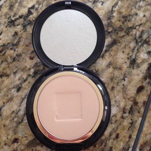 Estée Lauder Double Wear Powder Ecru