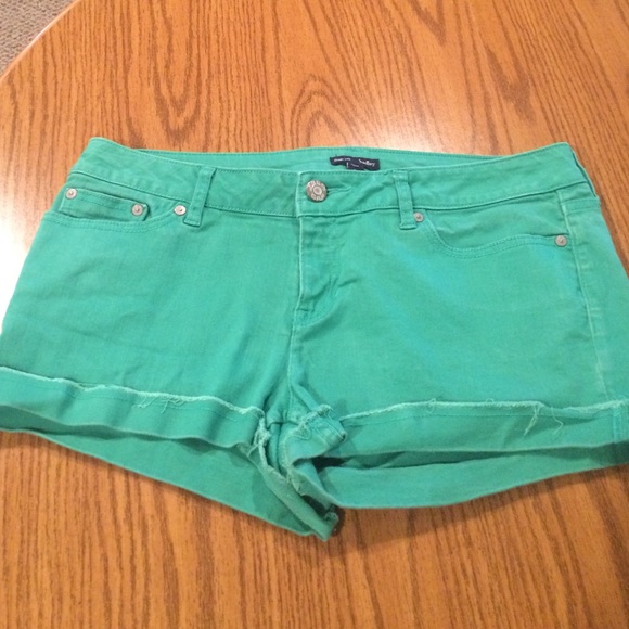 Green cotton shorts
