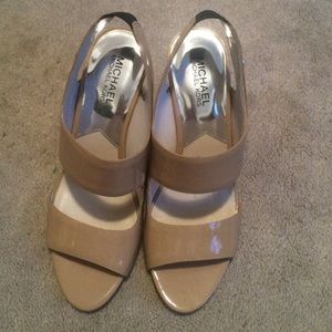 Michael Kors nude/black heels