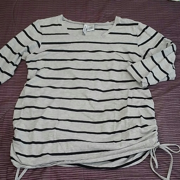 Maternity 3/4 sleeve top