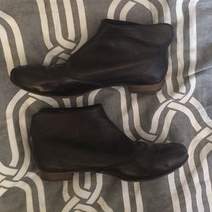 Coclico black pull on booties 39.5 /9