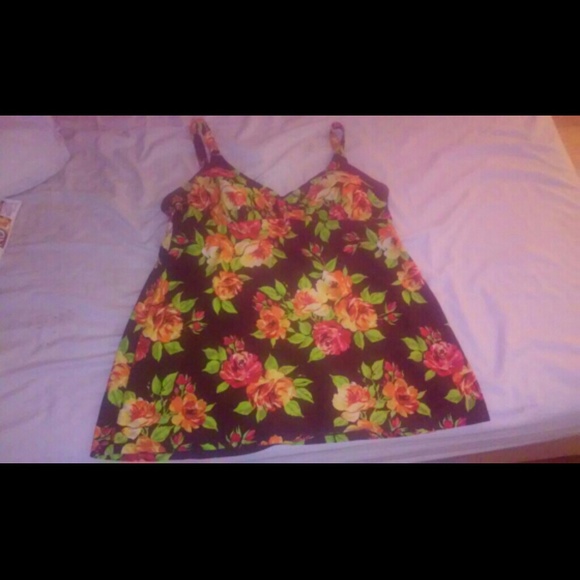 Swimsuitsforall floral bathing top