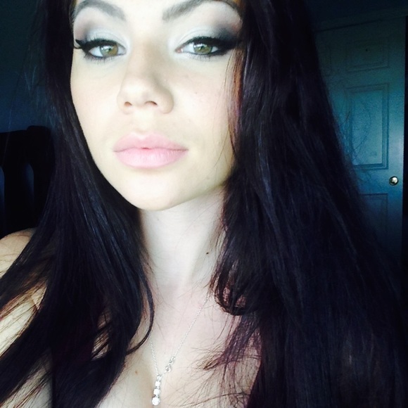 Meet your Posher, Tori - Picture 1 of 1