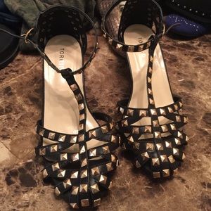 Studed shoes comfortable heel