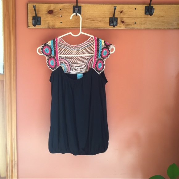 Black shirt with crocheted back. - Picture 1 of 4
