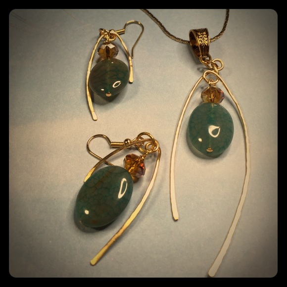 Jewelry - M90Austrian crystals, Agate & gold plated wire set