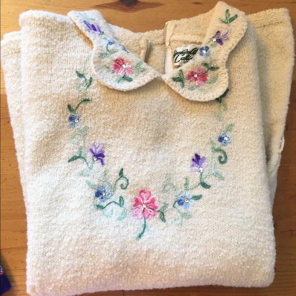 Adorable vintage sweater.